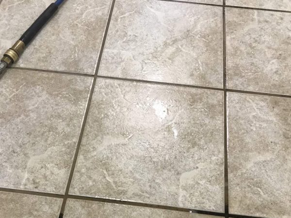 beige tile and grout before cleaning